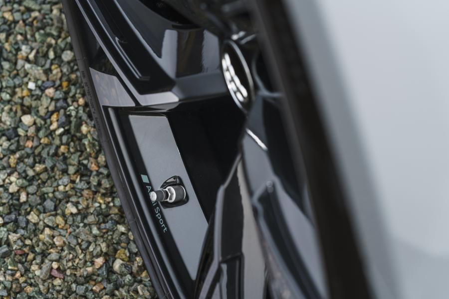Колеса Audi RS6 Avant (C8) 2020 года  (UK) (фото 93 из 150)